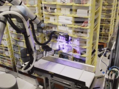 Roboty magazynowe podbiły Amazon. Najnowszy ma… „zmysł” dotyku