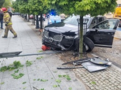 Pijany 67-latek rozbił się o budynek Urzędu Miasta w Nidzicy