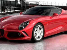 Od premiery minęło 18 lat, a ta Alfa Romeo 8C powraca właśnie w piękniejszym wydaniu
