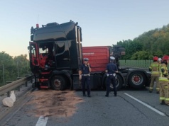 Groźnie na S6. Kontener przewrócił się na drogę. Utrudnienia potrwają całą noc