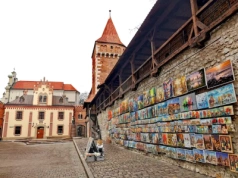 Turyści rezygnują z hoteli, ale wydają więcej niż wcześniej