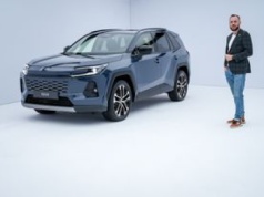 Pierwszy kontakt z nową Toyotą RAV4: więcej jazdy na prądzie, charakteru Land Cruisera i udziału na polskim rynku