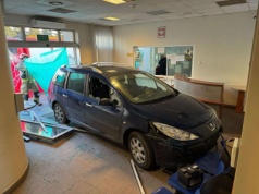 Jest akt oskarżenia dla Gruzina, który wjechał w komisariat policji w Bydgoszczy