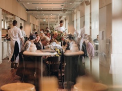Chleb, wino i wspólny stół, Charlotte świętuje 14. urodziny