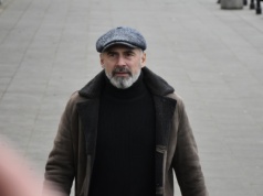 Kopczyński próbuje zgrywać ofiarę i wypiera się ataku