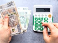 Tyle muszą zarabiać 30-latkowie, aby dostać 5000 zł emerytury. Kobiety o kilka tysięcy więcej