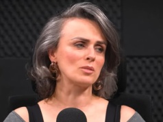 Niemen gorzko wspomina przynależność do wspólnoty religijnej. 