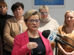 Krystyna Ptok o zarobkach medyków: należy pilnie wprowadzić maksymalny poziom