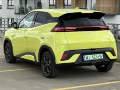 Pierwsza jazda: chiński pogromca europejskich, tanich elektryków. BYD Dolphin Surf ładnie pachnie za 82 700 zł