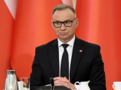 Dwór Dudy się rozpada. 