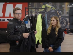 Motocyklowy ubiór na każdą pogodę – co warto mieć w szafie?