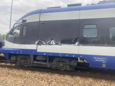 Zdarzenie na torach – żuraw kolejowy uszkodził pociąg PKP Intercity
