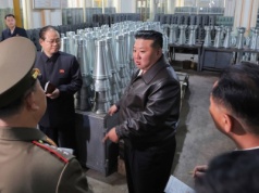 Niszczyciel Korei Północnej zniszczony podczas wodowania. Kim Dzong Un mówi o 
