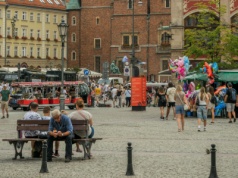 Dodatkowe dziewięć tygodni urlopu dla ojca czy dla matki? Ministerstwo wyjaśnia