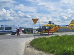 Potrącenie rowerzysty na obwodnicy zachodniej Nowego Sącza. Przyleciał helikopter LPR [ZDJĘCIA]