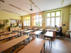 Nauczycielka pokazała, jak wyglądały godziny czarnkowe w praktyce. 