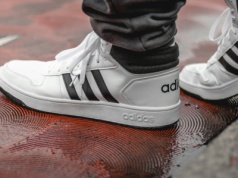 Adidas pozwany przez amerykańską markę. Poszło o paski