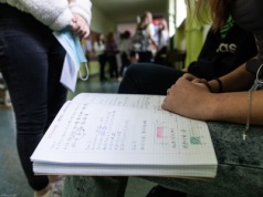 Dostała czwórkę i już się bała. Ocena? To nie wiedza. To waluta, która rządzi szkołą