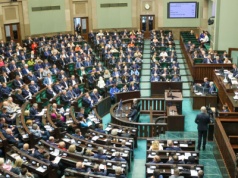 Hełmy i kamizelki dla wszystkich Polaków. Możliwa zmiana w prawie, te elementy mogą być bardziej dostępne