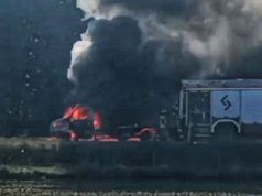 Pożar samochodu na obwodnicy Ostrowa (ZDJĘCIA i wideo)