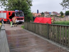 75-latek wpadł do rzeki. Nie wykazywał oznak życia