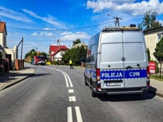 Wjechał w dzieci na chodniku i uciekł. Zatrzymany. Miał sądowy zakaz
