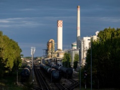 Niemiecka rafineria truje Polskę? Minister klimatu chce wyjaśnień