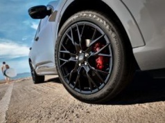 Ford Kuga do kupienia w wersji całej na czarno. Tyle trzeba za niego zapłacić