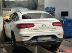 Miał wbić stempel, wbił Mercedesa w ścianę. Pijany diagnosta się nie wypłaci