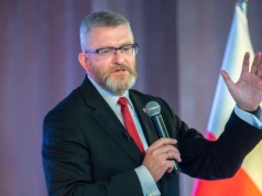 Na kogo zagłosują wyborcy Brauna i Hołowni w II turze? Wyniki sondażu nie pozostawiają wątpliwości