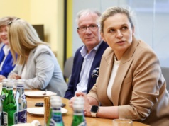 Przepisy gorsze niż Lex Czarnek. 700 tys. nauczycieli pod presją kary więzienia