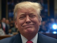 Trump tłumaczy, czemu iPhone musi podrożeć. Nie nam, prezesowi Apple