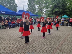 Piknik z przytupem trwa przy szkole w Pszennie [FOTO]