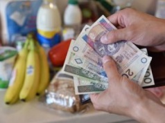 Zrobili duże zakupy w Żabce. Rachunek ścina z nóg