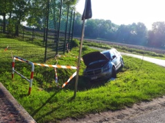 Wjechał do rowu? Twierdzi, że to nie on (ZDJĘCIA)