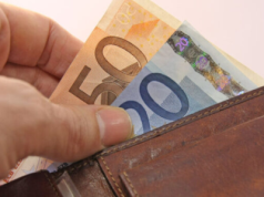 Francuski minister sprawiedliwości chce zniesienia gotówki