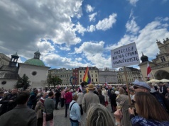 „Przecież nie na ćpuna kawalerzystę”. Wiec poparcia dla Trzaskowskiego w Krakowie (ZDJĘCIA)