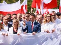 Dwa marsze w Warszawie. Dwa marsze w Warszawie. Tusk: Polsko, obudź się. Tak nie może być [RELACJA]