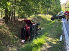 Zderzenie trzech pojazdów, dwie osoby przewiezione do szpitala