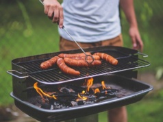 Wędzenie, ogniska i grille na celowniku straży miejskiej. 127 zgłoszeń, 5950 zł mandatów