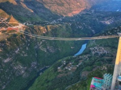 Skok na bungee na najwyższym moście świata. Chiny szykują spektakularną atrakcję