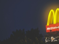 McDonald's kapituluje. Zamyka lokale, które miały trafić w gusta Zetek