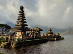 Bali i Lombok na skuterze. Dwa światy