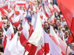 Dwa marsze, dwa światy. Polityka na wiecach