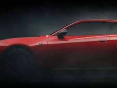 Elektryczny Dodge Charger z problemami na rynku. Jaka jest przyczyna?