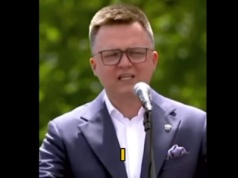 Hołownia zakpił na marszu Trzaskowskiego. „Chcecie prezydenta, który strzela w dziąsło?”