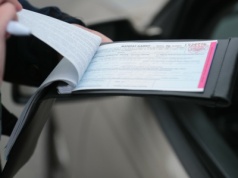 Wróciłem do samochodu, a tam mandat. Policjant: trzeba było zrobić 15 kroków