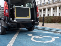 Parking w Warszawie: bezkarność na „kopertach” uderza w najsłabszych – kto na tym zarabia? Cena kopert i fałszywych kart