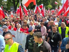 Przeszły dwa marsze. Byli na nich lokalni działacze (ZDJĘCIA)
