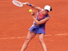 Świątek – Sramkova na żywo. Transmisja i stream. Gdzie i kiedy oglądać Roland Garros?